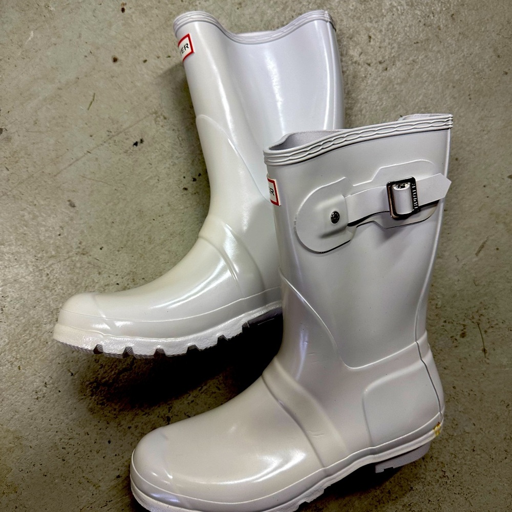 White hunter boots